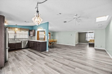 Welcome to this charming 2-bedroom, 2-bathroom + den, 1 CG in - photo 8