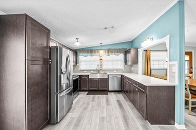 Welcome to this charming 2-bedroom, 2-bathroom + den, 1 CG in - photo 9
