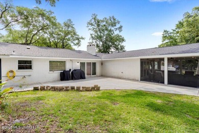 Public Remarks: THIS HOUSE COMES FURNISHED and is Turn Key! - photo 3