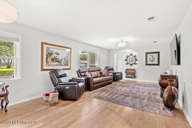 Public Remarks: THIS HOUSE COMES FURNISHED and is Turn Key! - photo 5