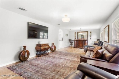 Public Remarks: THIS HOUSE COMES FURNISHED and is Turn Key! - photo 6
