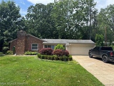 Investor Opportunity in a Highly Desirable Bloomfield Township - photo 1