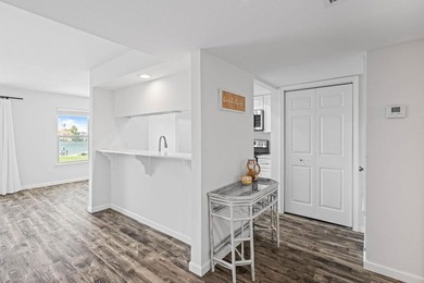 Enjoy waterfront living in this beautifully located Bayhouse - photo 5