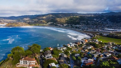 Oceanfront property with stunning views of the Pacific Ocean and - photo 1