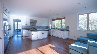 Oceanfront property with stunning views of the Pacific Ocean and - photo 7