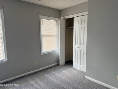 Just a short walk to downtown waterfront, parks, restaurants and - photo 12