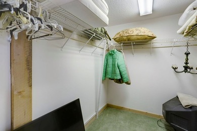 Log cabin situated on 4 acres featuring 2 bedrooms and 2.5 - photo 12