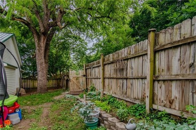 Charming and full of potential, this unique property in Warsaw - photo 21