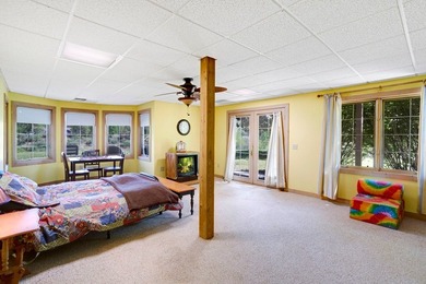 Log cabin situated on 4 acres featuring 2 bedrooms and 2.5 - photo 22