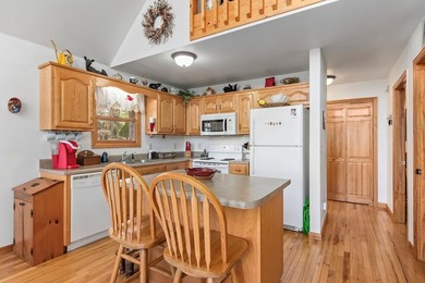 This FULLY FURNISHED two-bedroom, three-bathroom mountain chalet - photo 27
