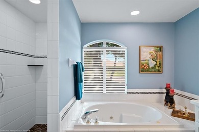 CUSTOM-BUILT, EXECUTIVE HOME on an oversized cul-de-sac lot in - photo 28