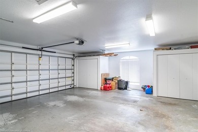 CUSTOM-BUILT, EXECUTIVE HOME on an oversized cul-de-sac lot in - photo 40