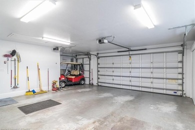 CUSTOM-BUILT, EXECUTIVE HOME on an oversized cul-de-sac lot in - photo 41