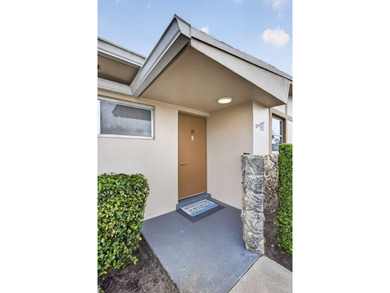 Welcome to this beautifully remodeled 2-bed, 2-bath villa - photo 5