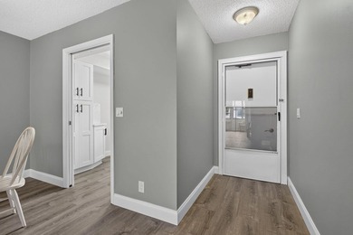 Welcome to this beautifully remodeled 2-bed, 2-bath villa - photo 7