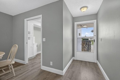 Welcome to this beautifully remodeled 2-bed, 2-bath villa - photo 8