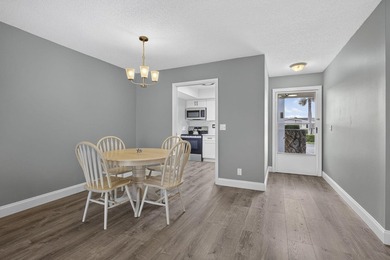 Welcome to this beautifully remodeled 2-bed, 2-bath villa - photo 10