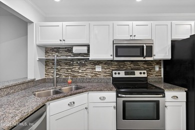 Move-in ready and beautifully renovated! This 2 bedroom, 2.5 - photo 4