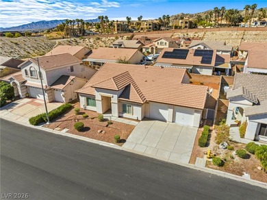 WOW! Beautiful Waterford home of elegance and ease. It's move-in - photo 2