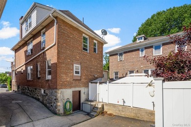 Welcome to this charming and lovingly maintained brick Colonial - photo 32