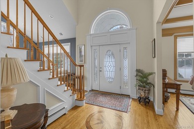 Stunning Colonial located in the desirable Riverhead Community - photo 4