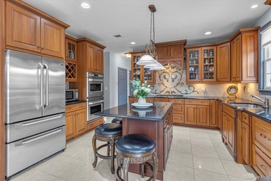 Stunning Colonial located in the desirable Riverhead Community - photo 8