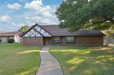 Lake Home Sale Pending in Fort Worth, Texas