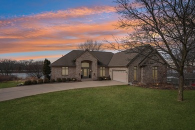 Lake Sinissippi Home For Sale in Juneau Wisconsin