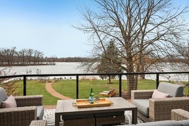 Stunning custom, all-brick executive lake home with 93' of - photo 3