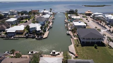 This exquisite, fully remodeled waterfront paradise offers - photo 3