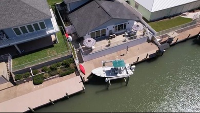 This exquisite, fully remodeled waterfront paradise offers - photo 4