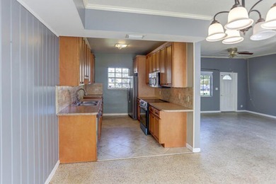 Prime Lake Park location with no HOA. This 3-bedroom home offers - photo 11