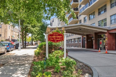 Move right into this sun-filled 15th-floor one-bedroom apartment - photo 13