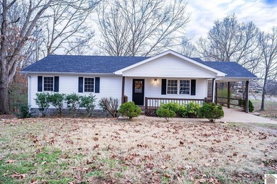 NEW ROOF! GRANITE COUNTERTOPS! This 3 bedroom, 2 bath home has - photo 21