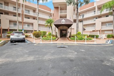 (private lake, pond, creek) Condo For Sale in Tamarac Florida