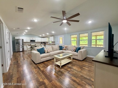 Riverfront Retreat With Panoramic Views, Sandbar Access & Boat - photo 8