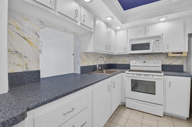 Rare opportunity to reimagine this spacious 4th-floor residence - photo 18