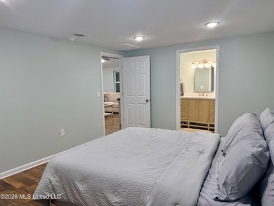 Riverfront Retreat With Panoramic Views, Sandbar Access & Boat - photo 9
