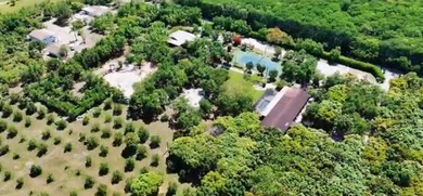 Exceptional opportunity to own a beautifully renovated 5-acre - photo 1