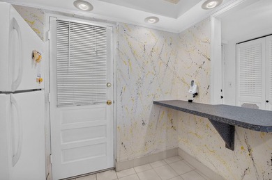 Rare opportunity to reimagine this spacious 4th-floor residence - photo 21