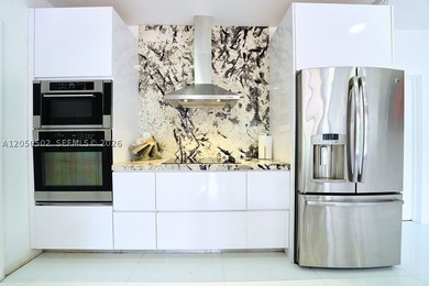 Exceptional opportunity to own a beautifully renovated 5-acre - photo 4