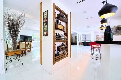 Exceptional opportunity to own a beautifully renovated 5-acre - photo 7