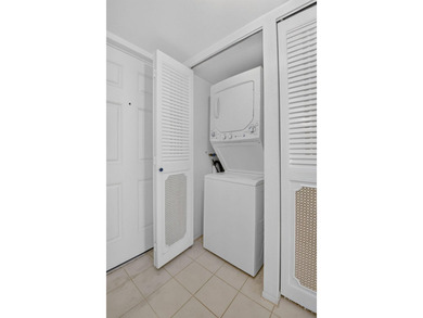 Rare opportunity to reimagine this spacious 4th-floor residence - photo 29