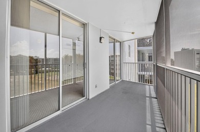 Rare opportunity to reimagine this spacious 4th-floor residence - photo 32