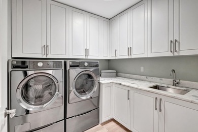 LIVE THE LIFESTYLE OF LAUDERDALE BY THE SEA! THIS PRIVATE - photo 38