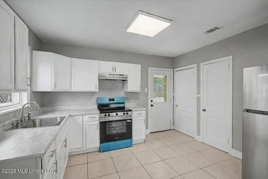 This beautifully updated 3 bedroom, 1 bathroom home offers a - photo 4