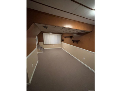 A great house located in a beautiful neighborhood with award - photo 13