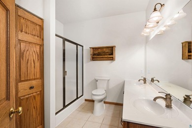 Welcome to this beautifully maintained 4-bedroom, 3-bath - photo 14