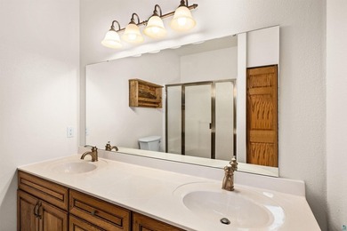Welcome to this beautifully maintained 4-bedroom, 3-bath - photo 15