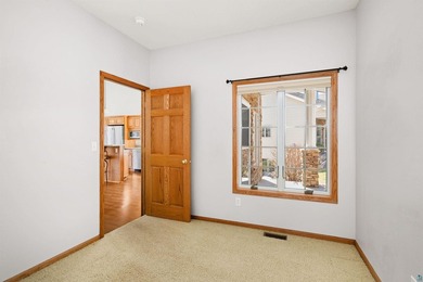 Welcome to this beautifully maintained 4-bedroom, 3-bath - photo 17